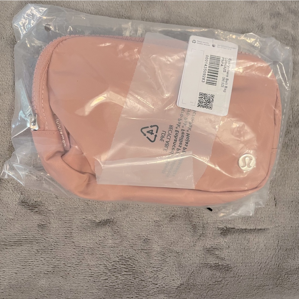 Lululemon Everywhere Belt Bag 1L Pink Pastel (NWT) SOLD OUT Color - Picture 6 of 6